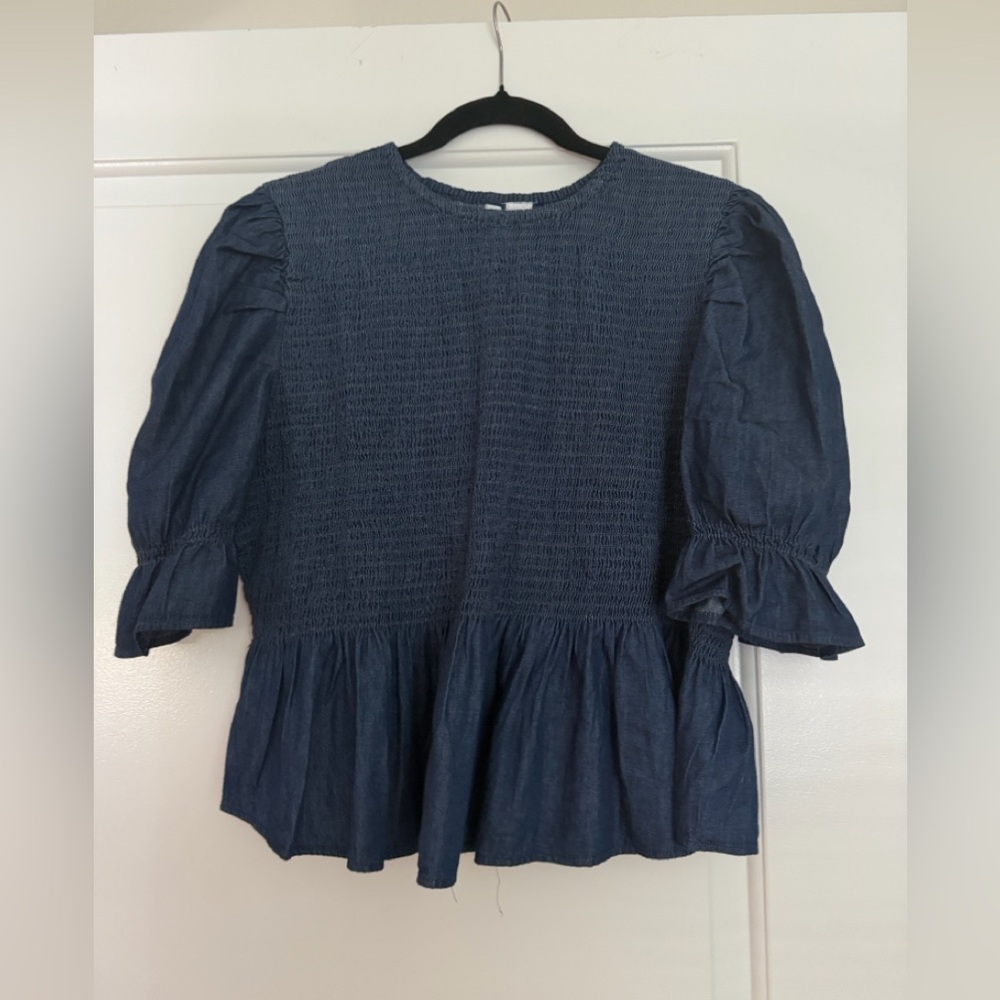 H&M Women’s Navy Puff Sleeve Smocked Peplum Top